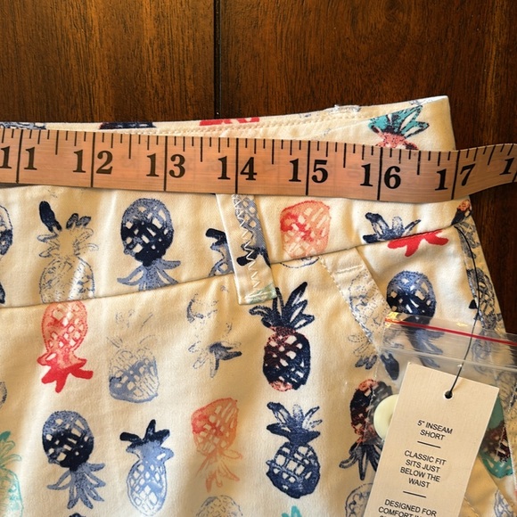 NWT Crown & Ivy Women's Caroline Shorts 5” Inseam Size 10 Pineaple Print - Picture 7 of 8